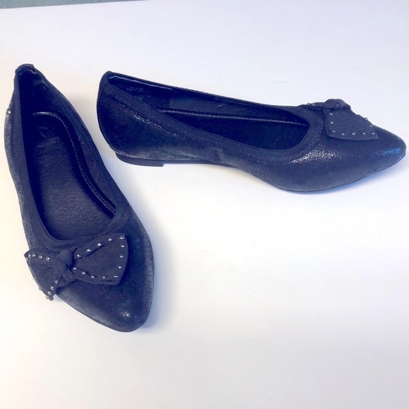 Simply Vera Vera Wang Shoes - Simply Vera Wang black slippers, sz 6